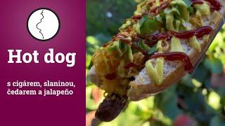 Hot dog s cigárem slaninou čedarem a jalapeňo