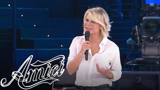 Amici 19 - Maria De Filippi riprende Alessandra Celentano