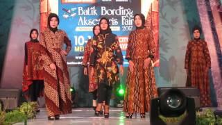 Fashion Show pakaian batik By Art Unique