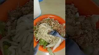 Mie Ayam Sambelnya Sampe Muncrat Muncrat. Lokasi Sebelah Mall BG Junction Surabaya.