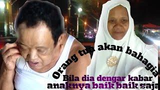 Sedih dan terharu  Ayah dan ibu menanti kabar darimu