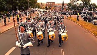 Marsch aus PetersburgPreußens Gloria - Einmarsch Musikkorps der Bundeswehr Schloss Bellevue 2015