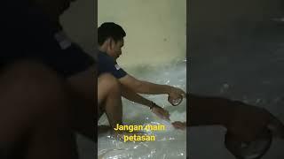 penting jangan main petasan bahaya