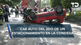 Auto cae desde 8 metros de un estacionamiento en la colonia Condesa