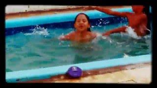 Mais vídeos na piscina meninas