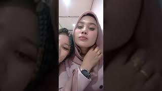 Liatin uting jilbab hot goyang seksi di goyang goyang