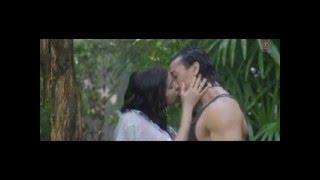 KISS Scene between Tiger Shroff and Shraddha Kapoor   BAAGHI MOVIE  Tiger Shroff Shraddha Kapoor