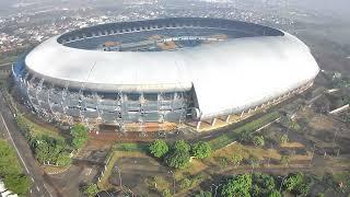 STADION GBLA  AREA PARKIR MULAI DI RAPIHKAN