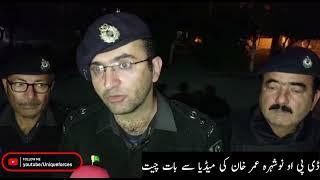 DPO Nowshera Umar Khan talking to media  ڈی پی او نوشہرہ عمر خان میڈیا سے بات چیت کررہے ہیں