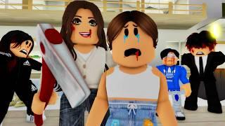 MY MOM KILLED MY FAMILY  Roblox  CoxoSparkle2