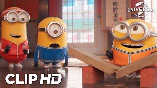 MINIONS EL ORIGEN DE GRU - Los minions intentan romper una tabla con sus cabezas