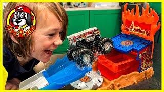 Hot Wheels Monster Trucks Arena Smashers UNBOXING  5 ALARM RESCUE Color Shifters Water Playset