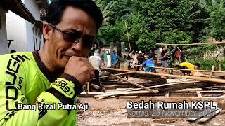 1. Rumah Mbah Maryono mulai di robohkan.