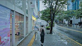 Seoul Walk On The Rainy Sinchon Street  South Korea Travel ASMR 4K HDR