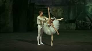 Rudolf Nureyev and Margot Fonteyn in SWAN LAKE - ACT 4 a Pyotr Ilyich Tchaikovsky ballet 1966