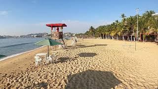 CAMINANDO EN LA PLAYA POR LA MAÑANA EN ACAPULCO.