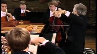 Vladimir Ashkenazy - W.A. Mozart Piano Concerto No.12 in A Major