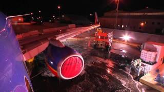 Southwest Airlines How to Wash a Plane