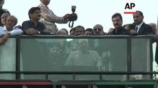 Ex-Pakistan president Zardari returns from exile