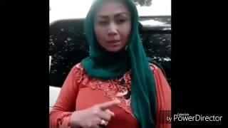 Viral ibu cantik telanjang bulat di gerbang sekolah