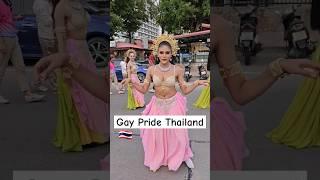 THIS is THAILAND LADIES ARE MEN AND MEN ARE LADIES. Just smile. lol. #gaypride #gay #pattaya