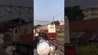 Tebak lokomotif apa ini?                      #keretaapi #railfansindonesia #lokomotif