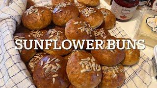 Sunflower Buns نان صبحانه با دانه های آفتاب پرست