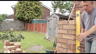 Bricklaying How to build a brick pillar