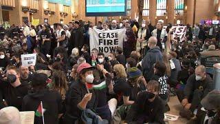 Philadelphia protest Demonstrators swarm 30th Street Station calling for ceasefire in Gaza