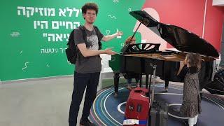 Piano Medley in Israel Tel Aviv Train Station – Viva la Vida
