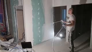 ONE pump machine support 2 people spraying putty together