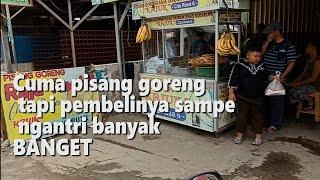 Cuma  pisang goreng harganya 3rb perbiji yang ngantrinya minta ampun 