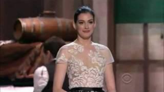 Anne Hathaway sings Shes Me Pal to Meryl Streep