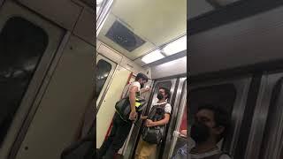 Espadazos gay en el metro de Cdmx - ¿Quién ganará al final?