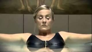 Girl farts in swimming pool