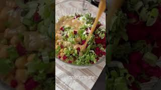 Tahin soslu nohut salatası