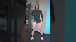 This CrossFit Mommy Walk So iconic #crossfitt #bodybuilding #model #fitness #legdayworkout