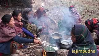 nomad people cooking and eating  Nepal  village life  himalayan life 