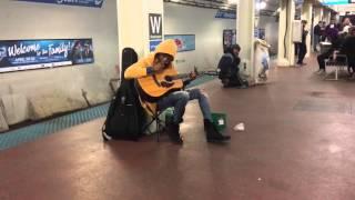 Subway performer stuns crowd with Fleetwood Macs Landslide- Chicago Il- Blue Line Washington S