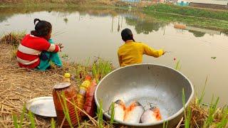 Fishing Video  The village girl is happily fishing with her younger sister  Best hook fishing