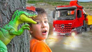 Darius helps a truck driver to escape from the water and has a new friend - Kidscoco Club