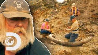 Tony Beets Discovers A Mammoth Tusk Whilst Mining  Gold Rush