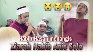 Momen Habib Hasan menangis saat ziarah Habib Anis Solo  Haul Tanggul 2023