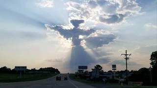 Unusual cloud formation resembles glowing angel in the sky