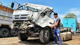 Sinotruk Dangerous Accident the Reason of Brake Failure  Cabin & Chassis Complete Restoration