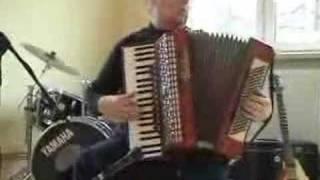 Witold Krukowski gra na akordeonie walc Reine du mesette
