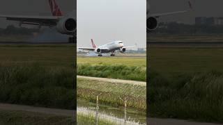 Pesawat Airbus A350-900 Turkish Airlines Landing di Bandara Soekarno-Hatta Jakarta