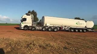 Самый большой топливный автопоезд в Австралии  The largest fuel road train in Australia