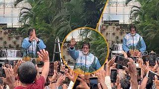 Mega-Star Amitabh Bachchan Waves & Greets His Fans At The Juhu Bungalow JALSA