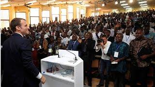 Emmanuel Macron  la rencontre avec les étudiants à Ouagadougou